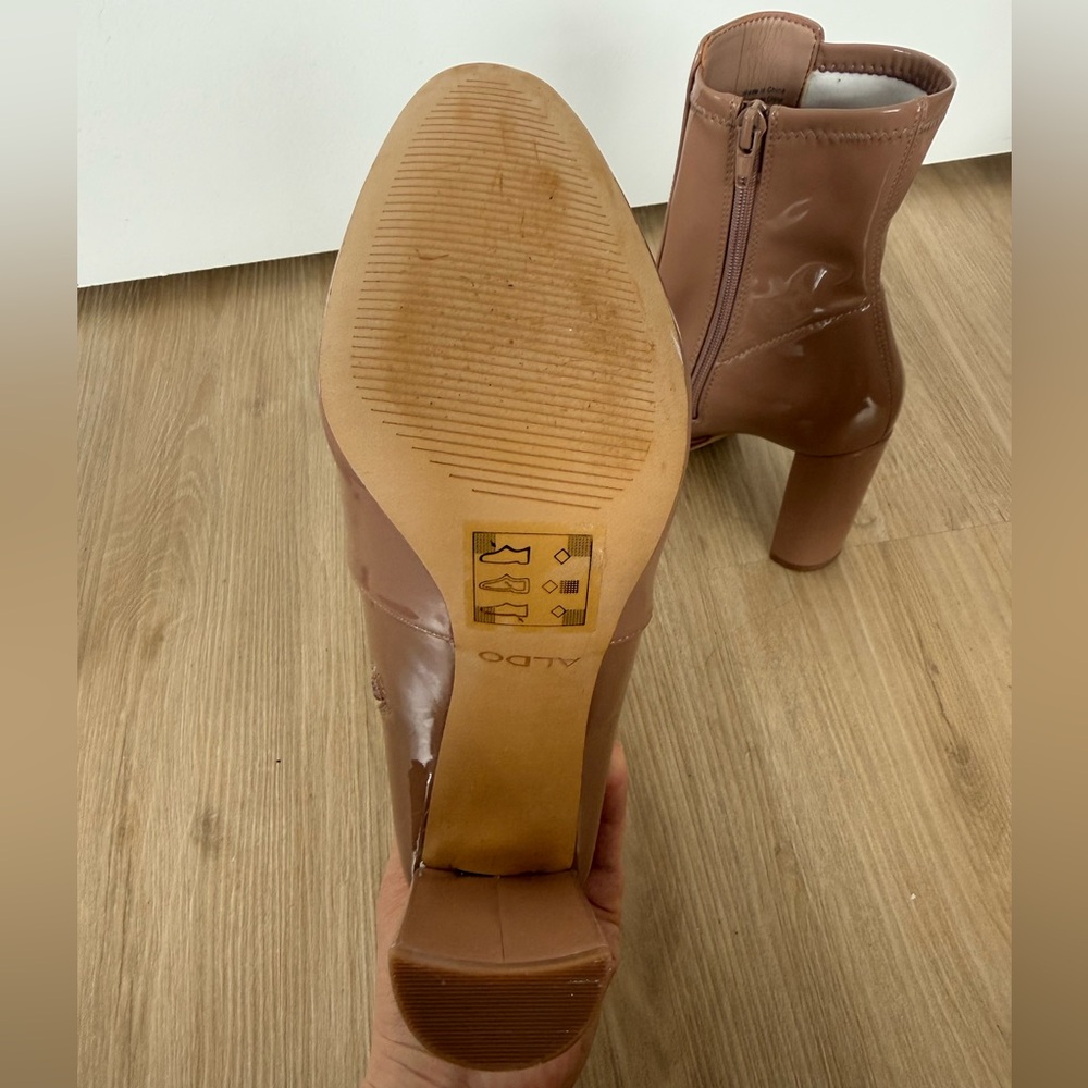 Elegant Tan Ankle Boots - Picture 7 of 8